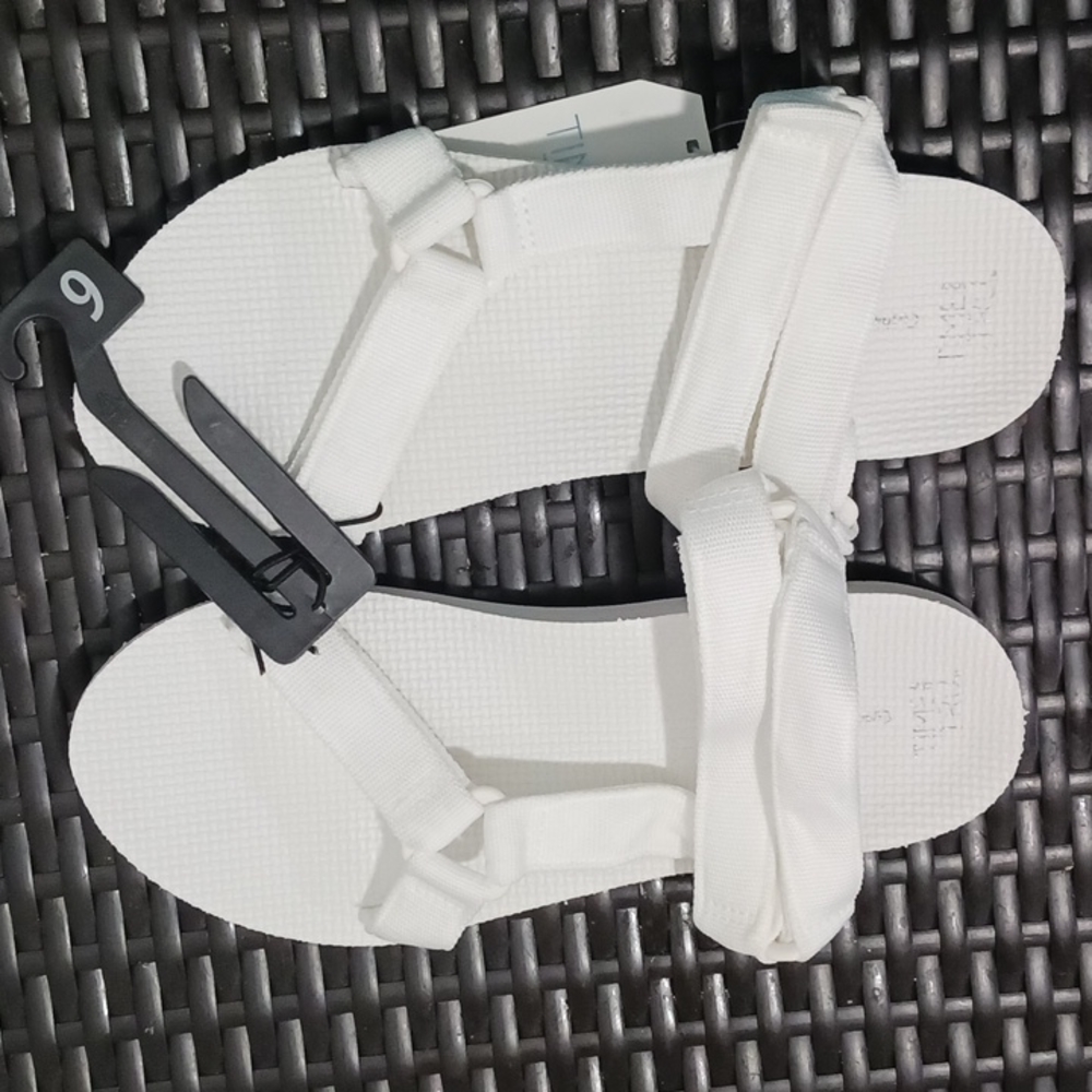 Time and Tru Size 9 White Comfort Style Sandals